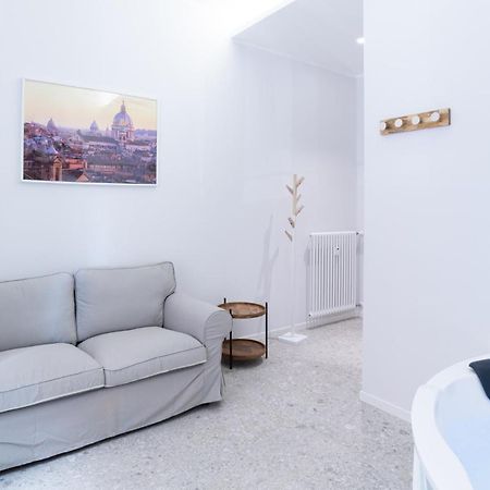 White Home Suite And Rooms 로마 외부 사진