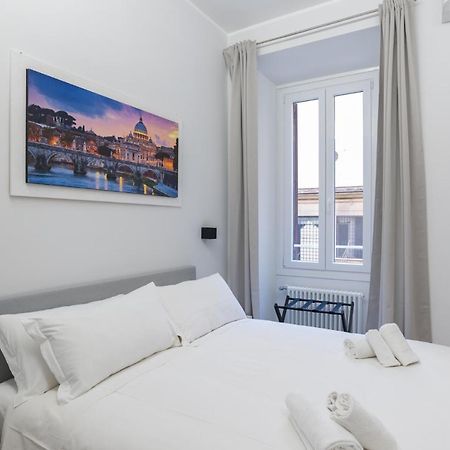 White Home Suite And Rooms 로마 외부 사진