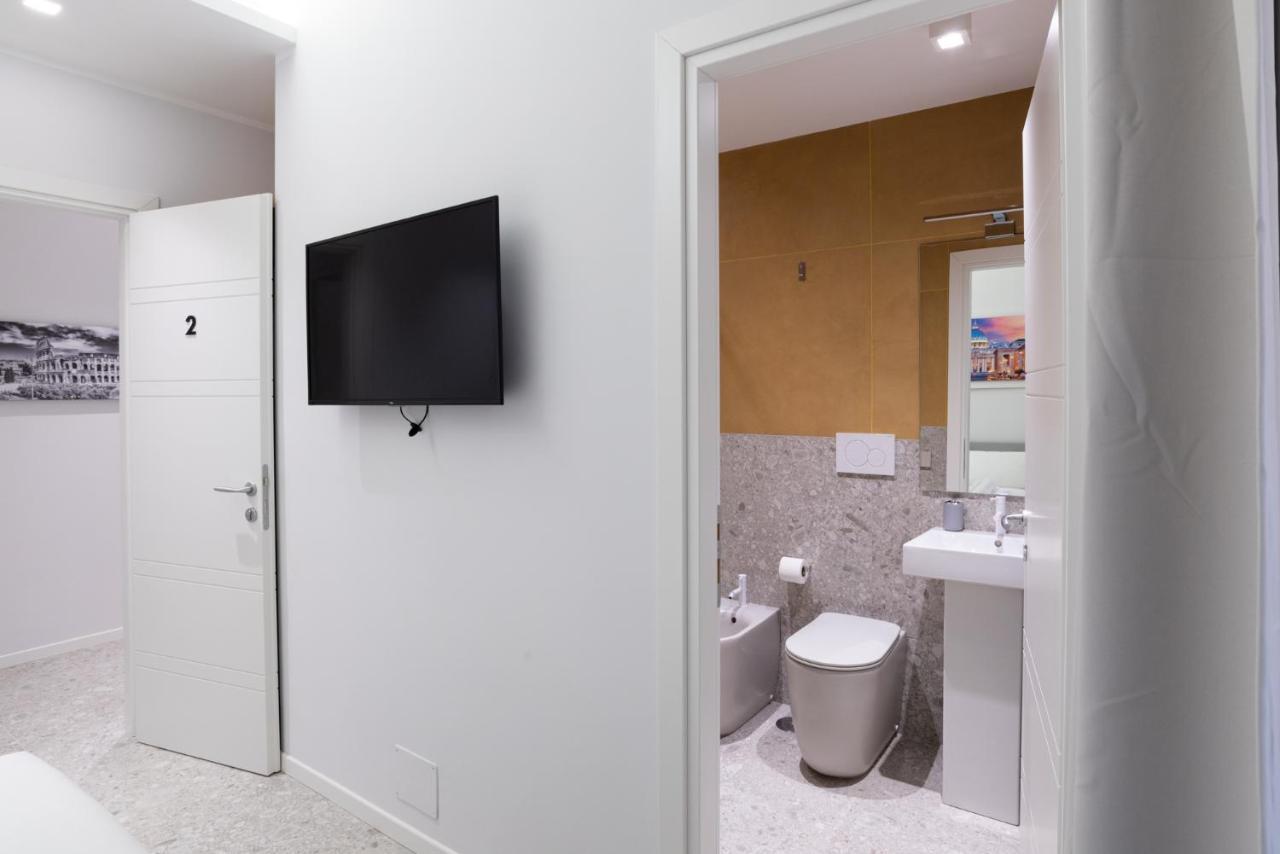 White Home Suite And Rooms 로마 외부 사진