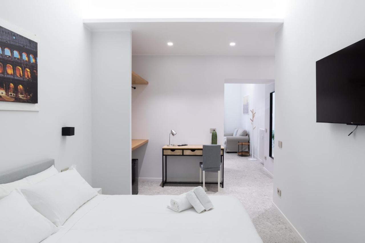 White Home Suite And Rooms 로마 외부 사진