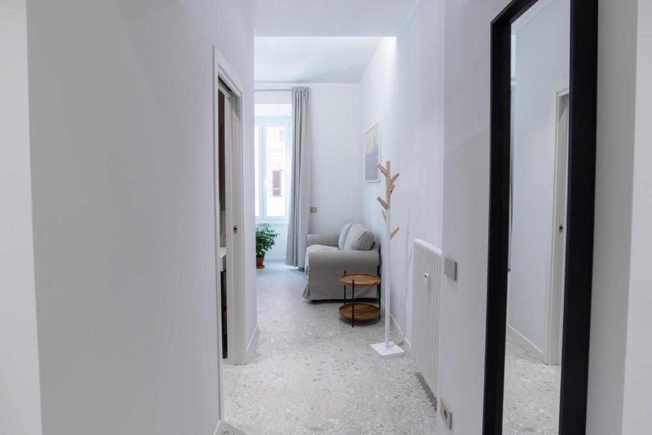 White Home Suite And Rooms 로마 외부 사진