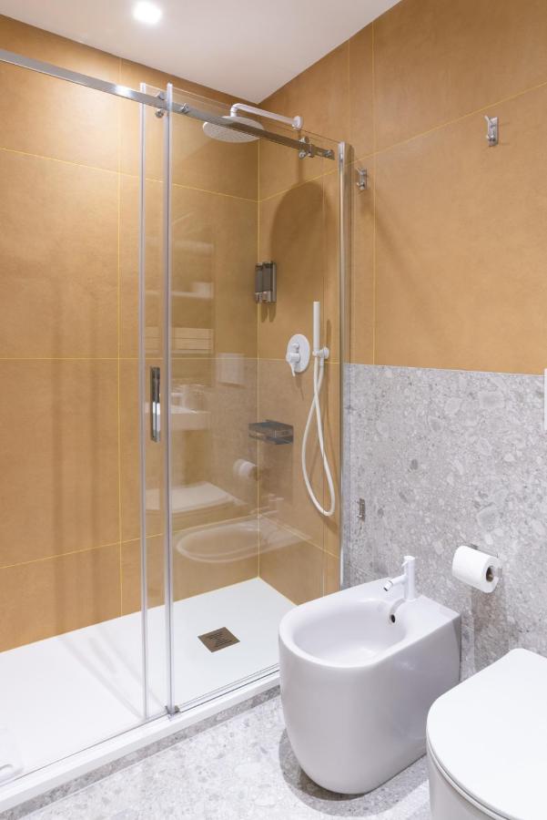 White Home Suite And Rooms 로마 외부 사진